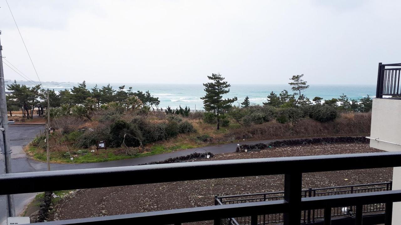 6Pm Pension Jeju Exterior photo